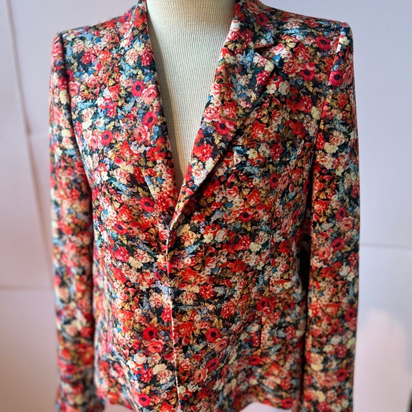 Zara suit firm on price - Picture 2 of 7